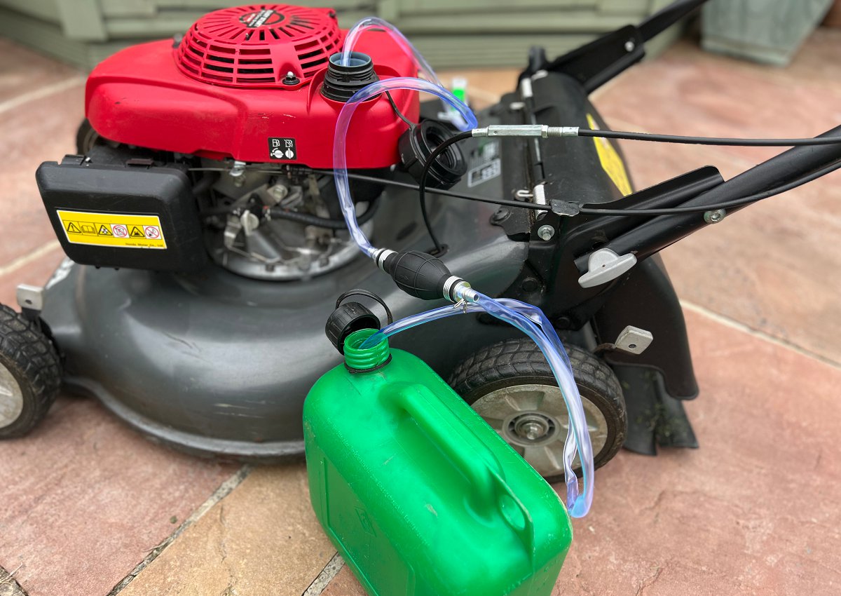 drain lawn mower gas tank with siphon