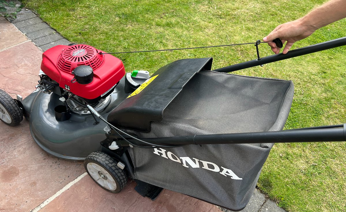 starting mower with starter fluid but then it dies