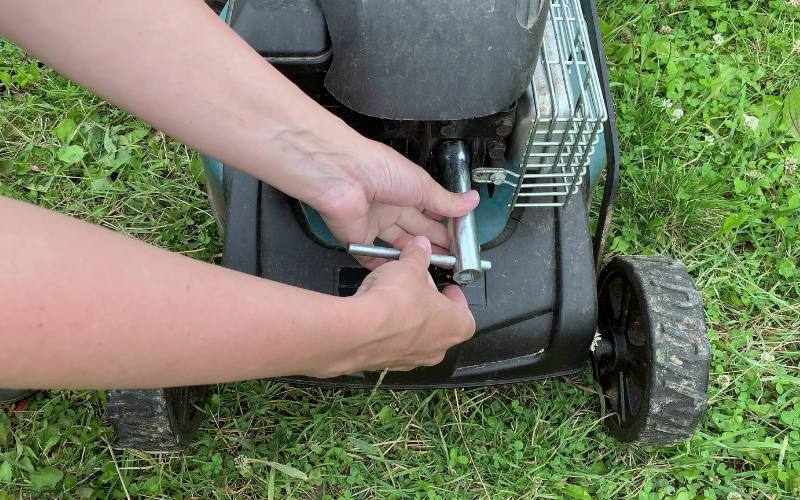 How to Remove + Change a Lawn Mower Spark Plug My Guide