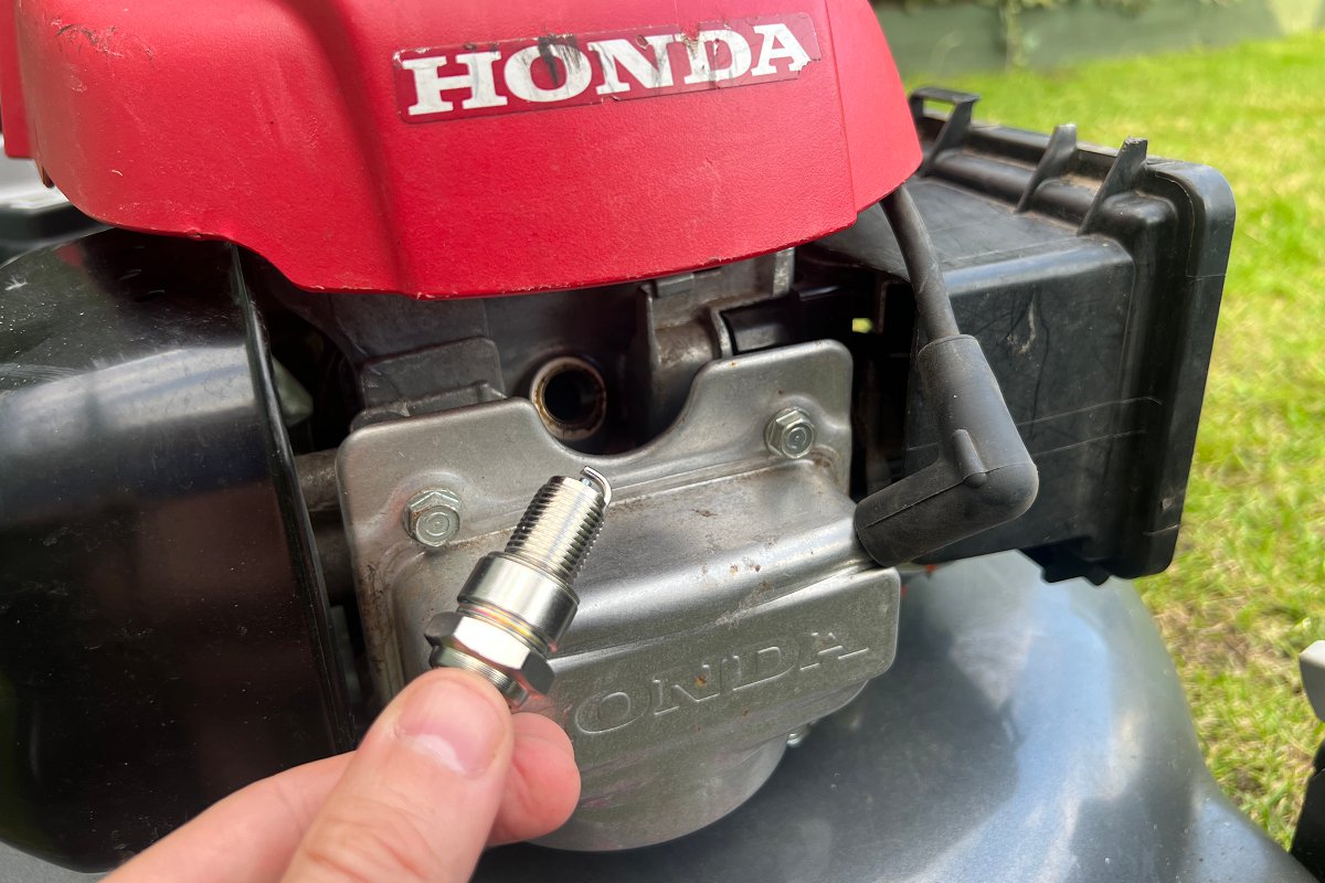 installing new lawn mower spark plug