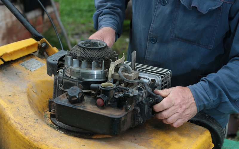 Lawn_Mower_Engine_Cracked_Block